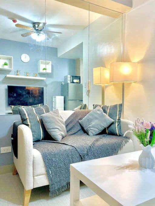 Fully Equipped 1Br Condo At Shore2 Near To Moa Manila Bagian luar foto